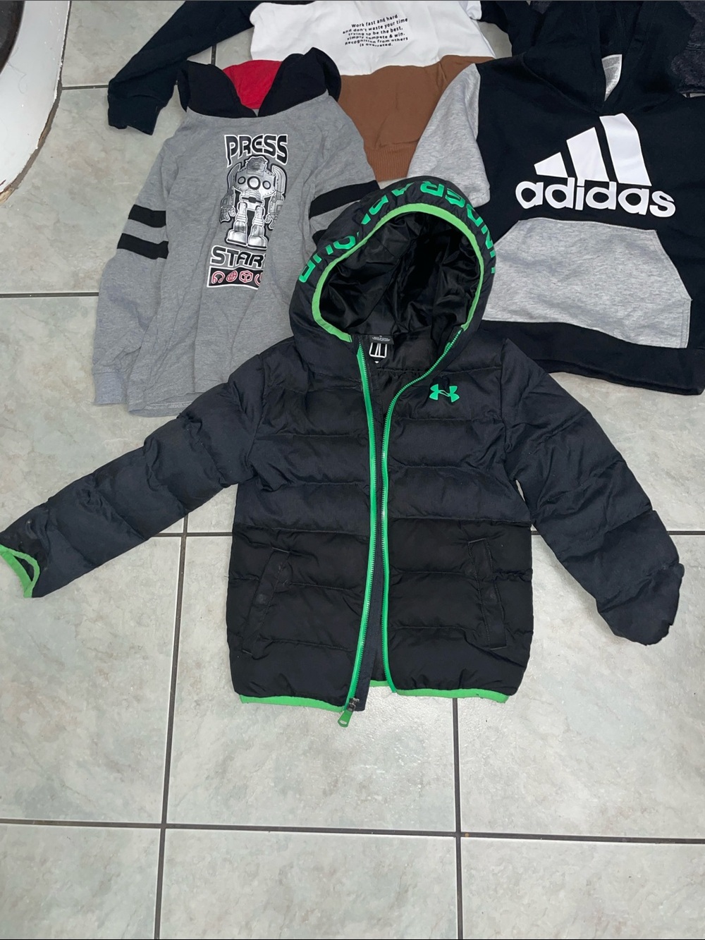 Boys sweatshirt and jacket bundle (7) size 6 - Picture 3 of 9